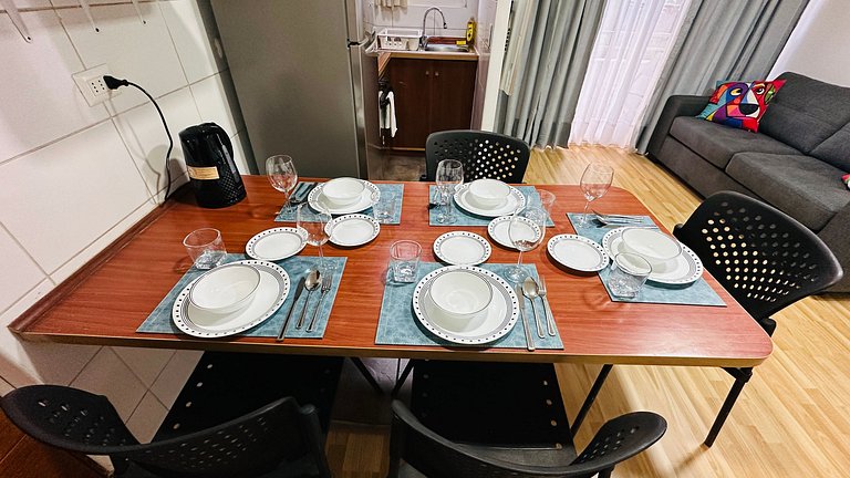 Amplo apartamento com 2 quartos totalmente equipado no centr