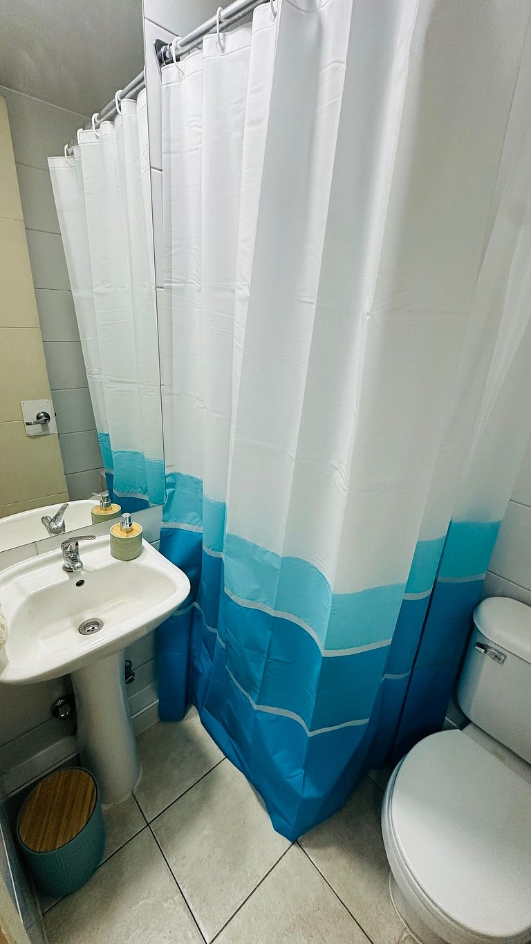 Amplo apartamento com 2 quartos totalmente equipado no centr