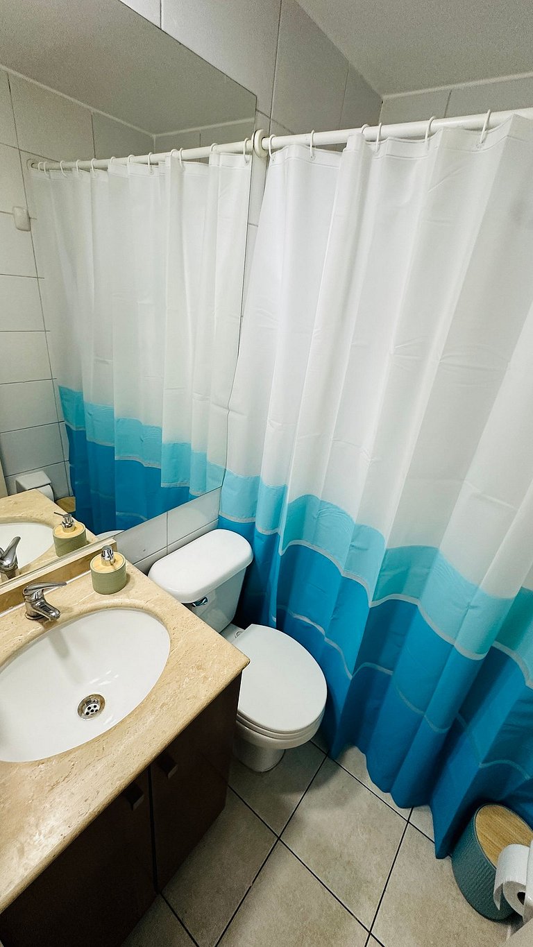 Amplo apartamento com 2 quartos totalmente equipado no centr
